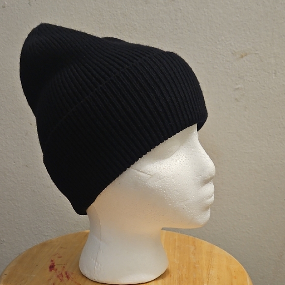Steve Madden Classic Black Ribbed Beanie - Picture 2 of 4